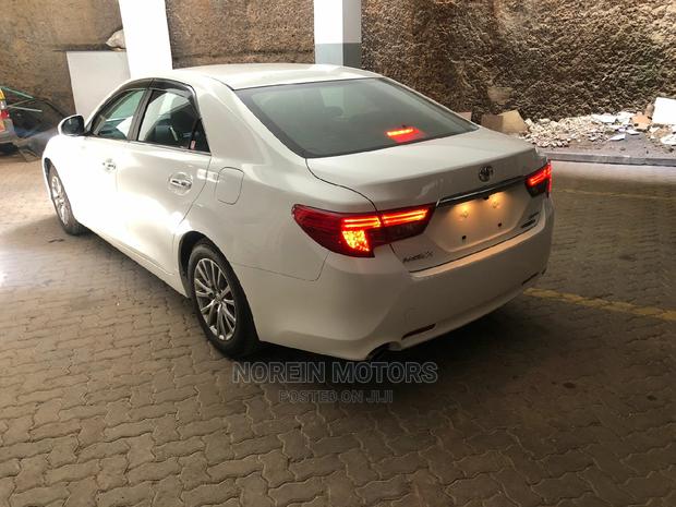 Luxurious Off-White 2015 Toyota Mark X Sedan