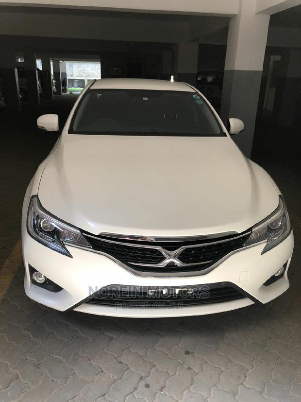 Luxurious Off-White 2015 Toyota Mark X Sedan