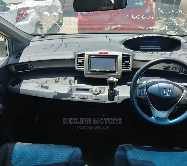 Honda Freed 2016 Silver: Spacious and Comfortable