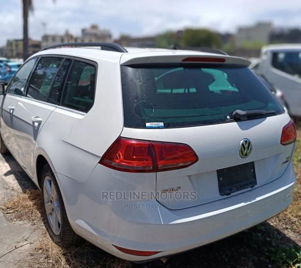 Volkswagen Golf 2016 Pearl: Premium Compact Car with Power & Style