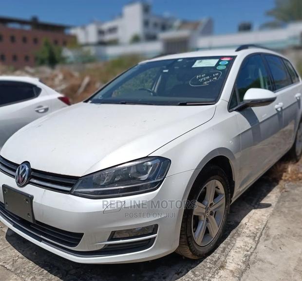 Volkswagen Golf 2016 Pearl: Premium Compact Car with Power & Style