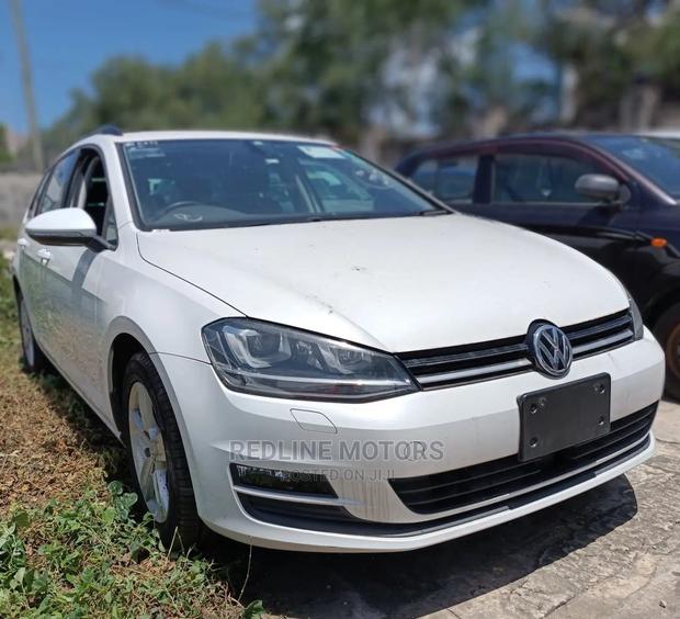 Volkswagen Golf 2016 Pearl: Premium Compact Car with Power & Style