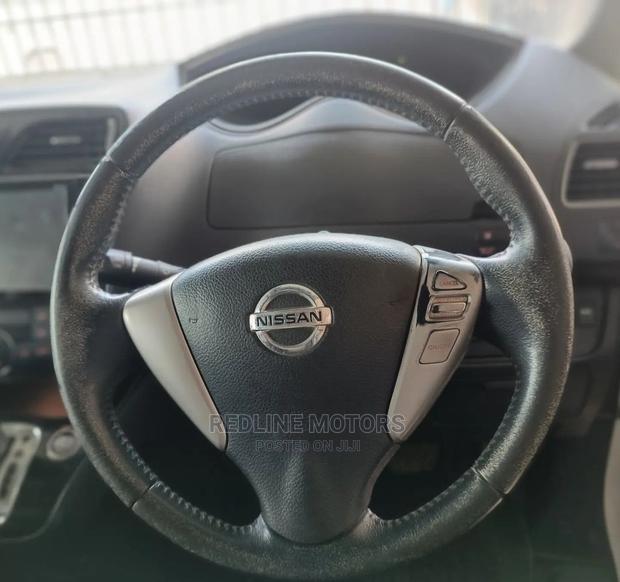 White Nissan Serena 2016 - High-end Edition