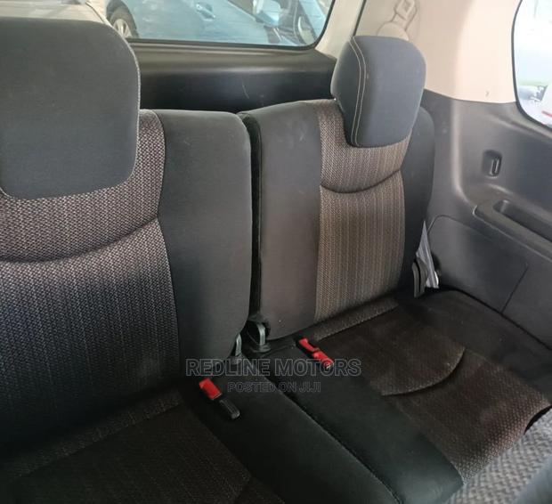 White Nissan Serena 2016 - High-end Edition