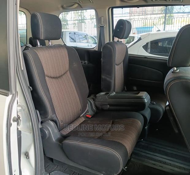 White Nissan Serena 2016 - High-end Edition