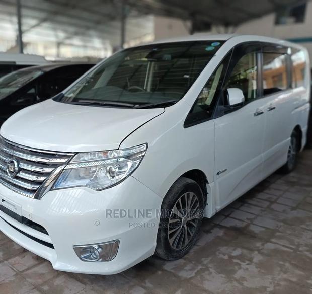 White Nissan Serena 2016 - High-end Edition
