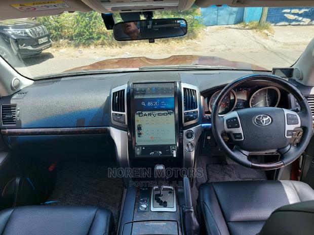 2016 Red Toyota Land Cruiser: Luxury Off-Roading