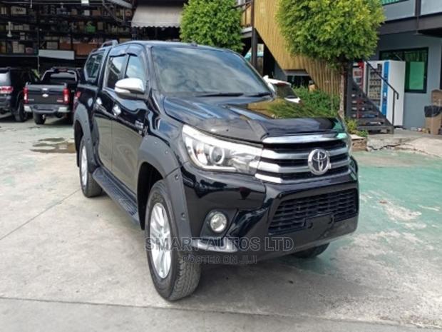 New 2016 Toyota Hilux Black - A Perfect Combination of Style and Utility