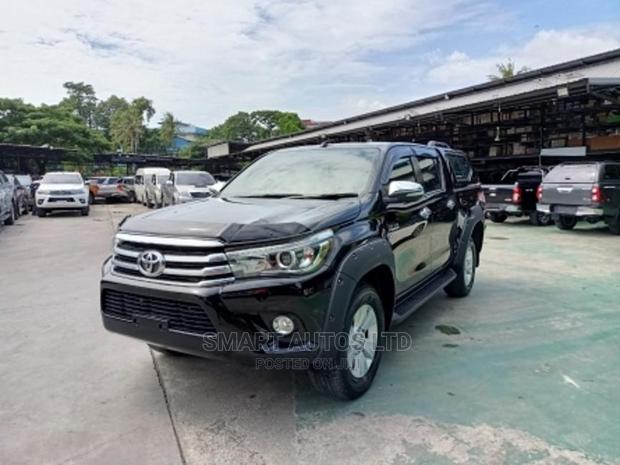 New 2016 Toyota Hilux Black - A Perfect Combination of Style and Utility