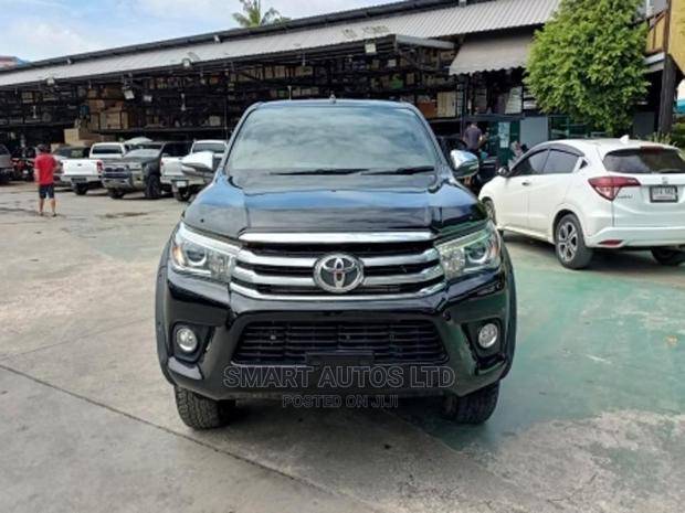 New 2016 Toyota Hilux Black - A Perfect Combination of Style and Utility