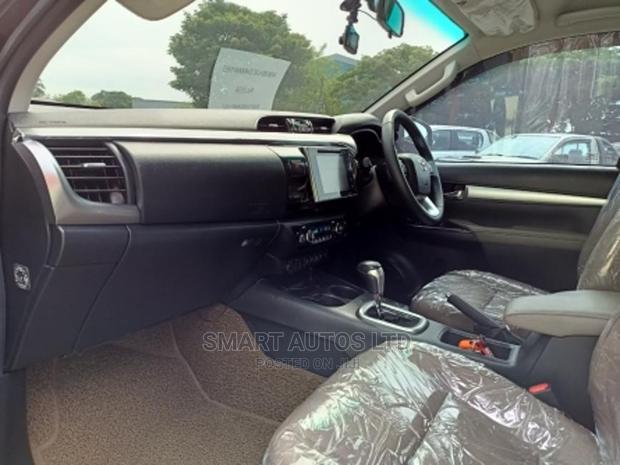 New 2016 Toyota Hilux Black - A Perfect Combination of Style and Utility