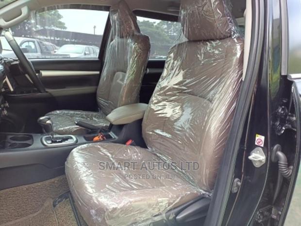 New 2016 Toyota Hilux Black - A Perfect Combination of Style and Utility