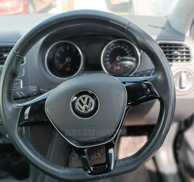 Black 2016 Volkswagen Polo - Elegant and Efficient