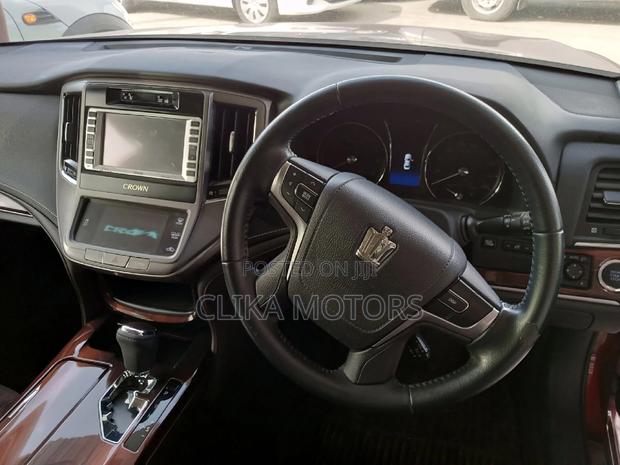 Red 2016 Toyota Crown: Modern, Comfortable Sedan with Power