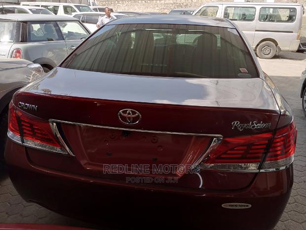 Red 2016 Toyota Crown: Modern, Comfortable Sedan with Power