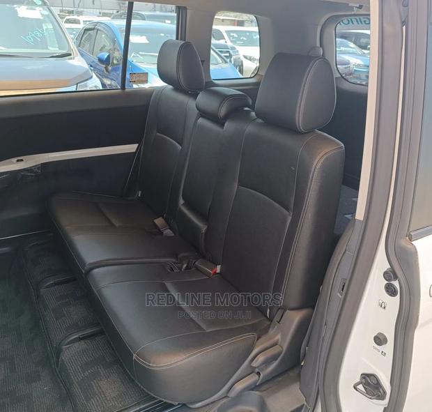 2016 Toyota ISIS Pearl: Pre-owned Sedan, Mint Condition