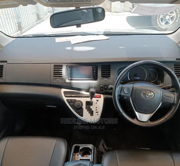 2016 Toyota ISIS Pearl: Pre-owned Sedan, Mint Condition