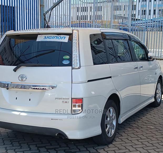 2016 Toyota ISIS Pearl: Pre-owned Sedan, Mint Condition