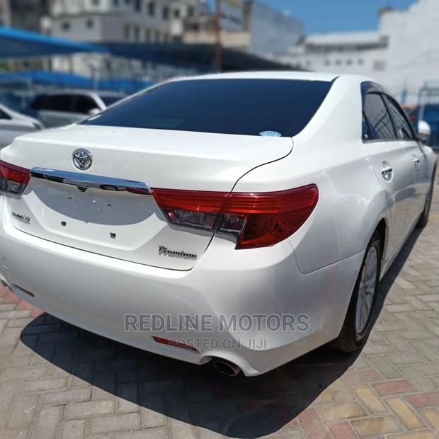 Luxurious 2016 Toyota Mark X Pearl: Redefine Your Drive