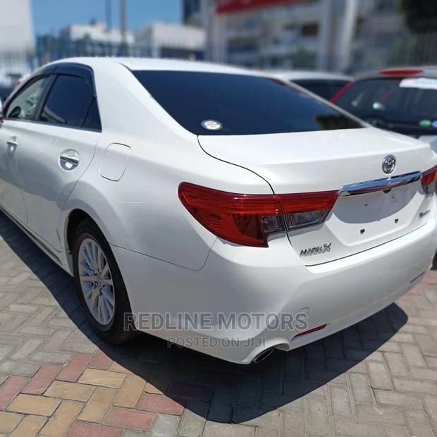 Luxurious 2016 Toyota Mark X Pearl: Redefine Your Drive