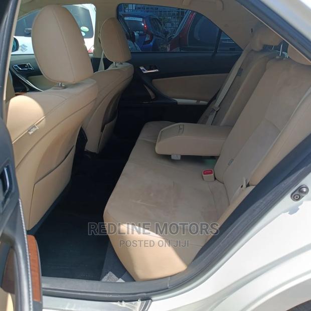 Luxurious 2016 Toyota Mark X Pearl: Redefine Your Drive