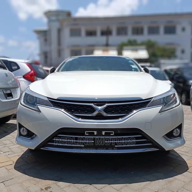 Luxurious 2016 Toyota Mark X Pearl: Redefine Your Drive