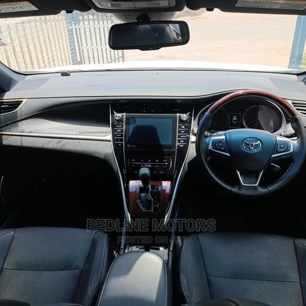 2016 Toyota Harrier Pearl: Stylish SUV for Sale