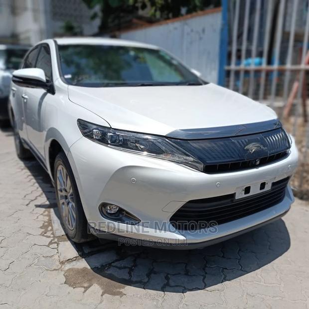 2016 Toyota Harrier Pearl: Stylish SUV for Sale