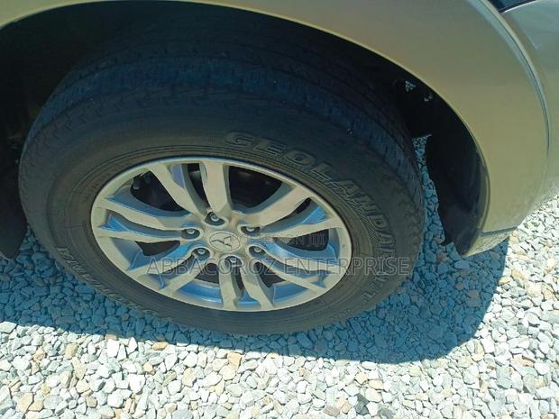 Mitsubishi Pajero V80 3.5 V6 GL/GLS 2015 Gold