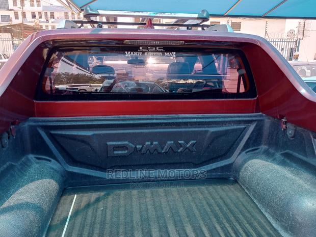 Orange 2016 Isuzu D-Max: Modern Pickup with Style