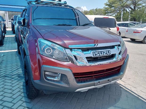 Orange 2016 Isuzu D-Max: Modern Pickup with Style