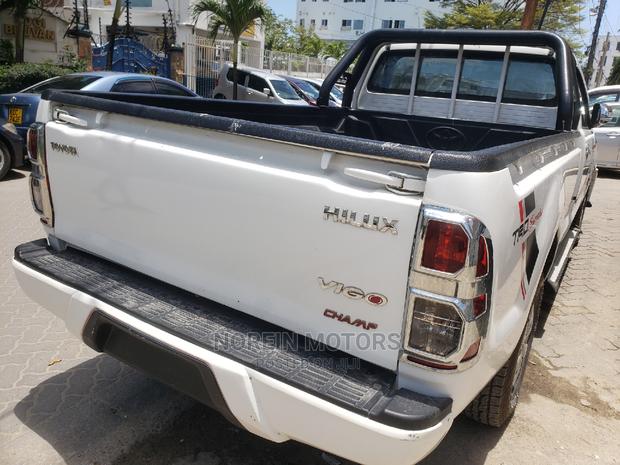 2015 Toyota Hilux White - Uncompromising Performance and Style