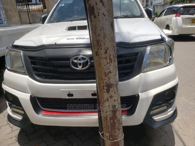 2015 Toyota Hilux White - Uncompromising Performance and Style