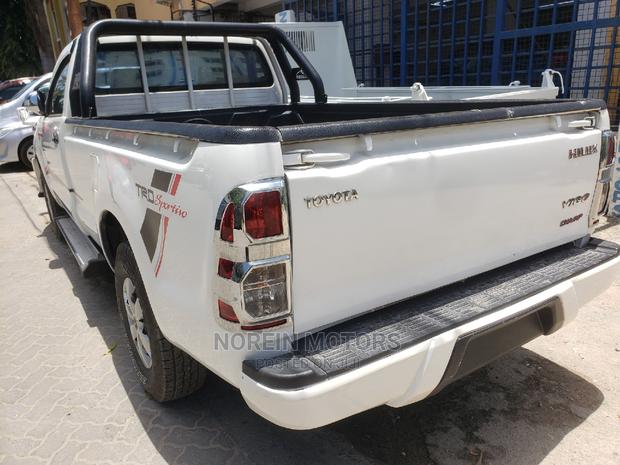2015 Toyota Hilux White - Uncompromising Performance and Style