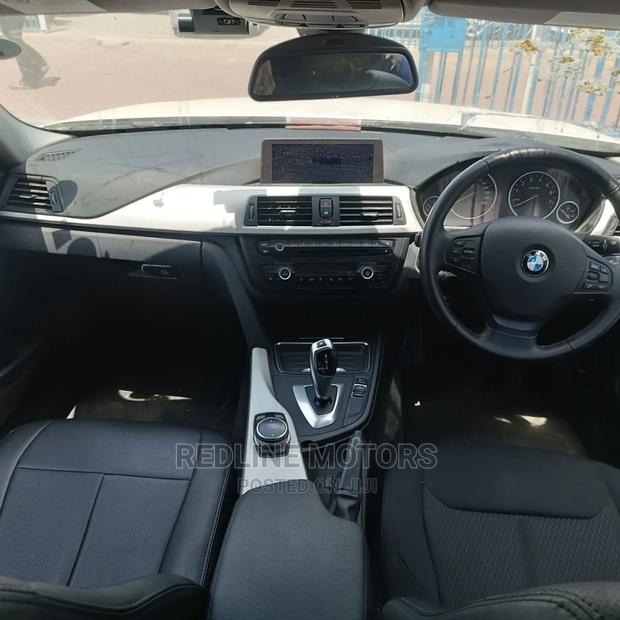 2016 BMW 520i Luxury Sedan - Pearl White