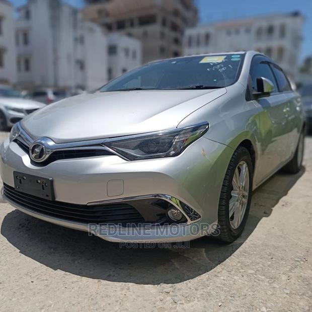 2016 Silver Toyota Auris - Premium Compact