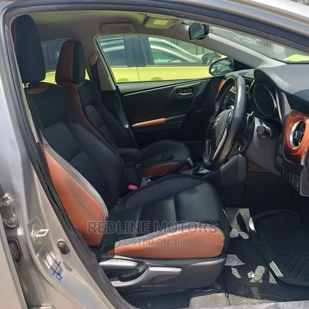 2016 Silver Toyota Auris - Premium Compact
