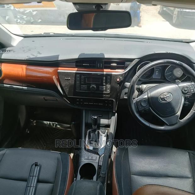 2016 Silver Toyota Auris - Premium Compact