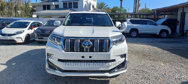 2016 Toyota Land Cruiser Prado White - Stylish 4x4 Off-Roader