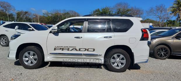 2016 Toyota Land Cruiser Prado White - Stylish 4x4 Off-Roader