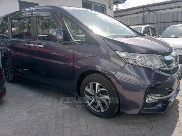2017 Honda Stepwgn in Purple: Luxury & Comfort for Less