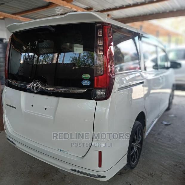 2016 Toyota Esquire 2.0 AWD 7-Seater - Premium Pearl Color