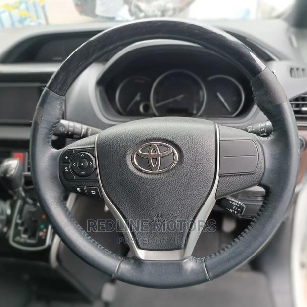 2016 Toyota Esquire 2.0 AWD 7-Seater - Premium Pearl Color