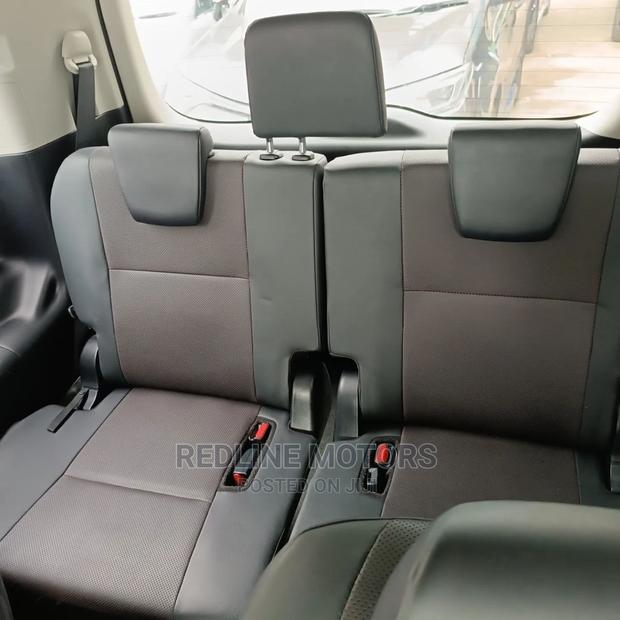 2016 Toyota Esquire 2.0 AWD 7-Seater - Premium Pearl Color
