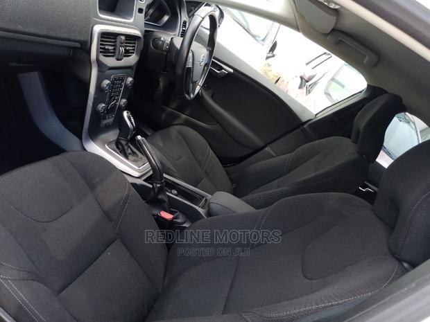 Volvo V40 Pearl 2016 - High-End Compact Sedan For Purchase