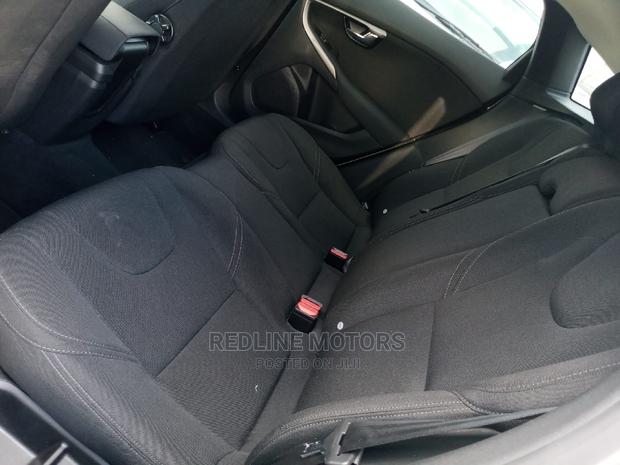 Volvo V40 Pearl 2016 - High-End Compact Sedan For Purchase