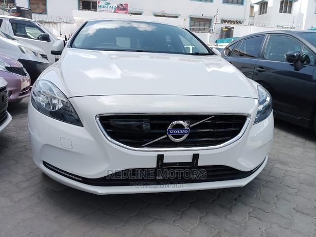 Volvo V40 Pearl 2016 - High-End Compact Sedan For Purchase