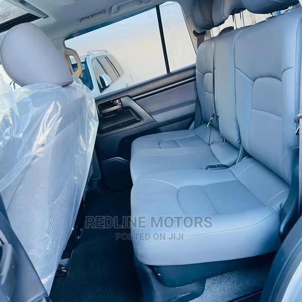 2022 Toyota Land Cruiser Prado Silver - Advanced Off-Road Technology