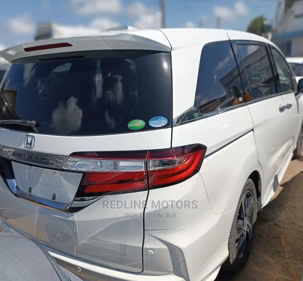 2017 Honda Odyssey Pearl: Luxury Minivan For Sale
