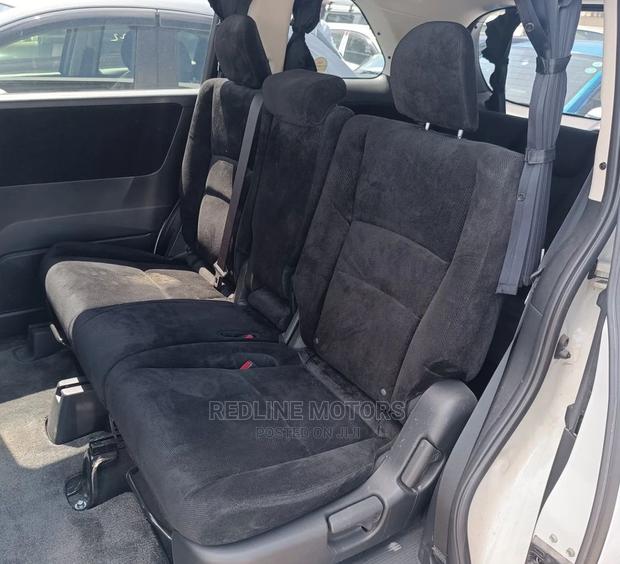2017 Honda Odyssey Pearl: Luxury Minivan For Sale